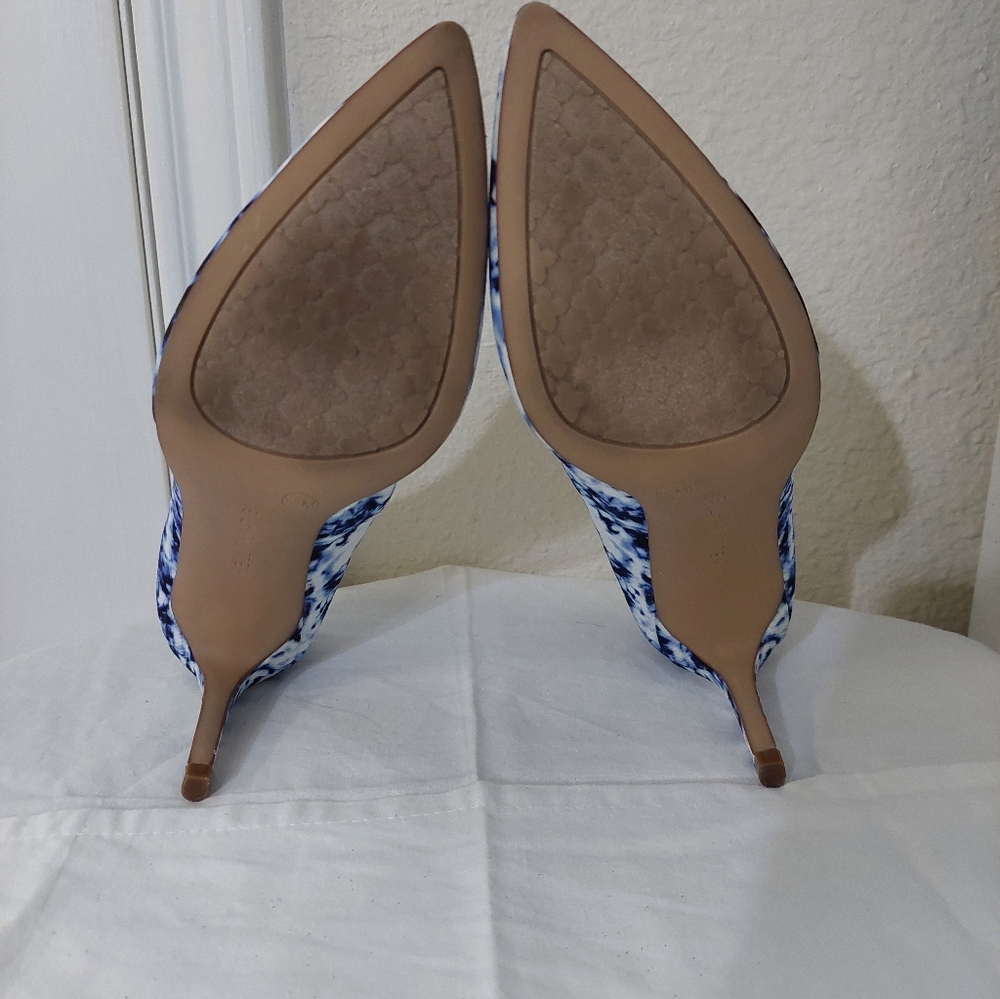 Kelly and Katie Blue and White Tye Dye Heels Size 5.5 - Picture 9 of 10